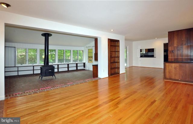 7024 RICHARD DR, Bethesda, MD 20817