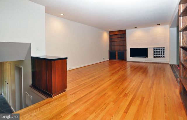 7024 RICHARD DR, Bethesda, MD 20817