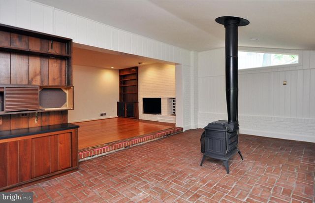 7024 RICHARD DR, Bethesda, MD 20817