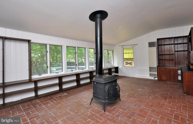 7024 RICHARD DR, Bethesda, MD 20817