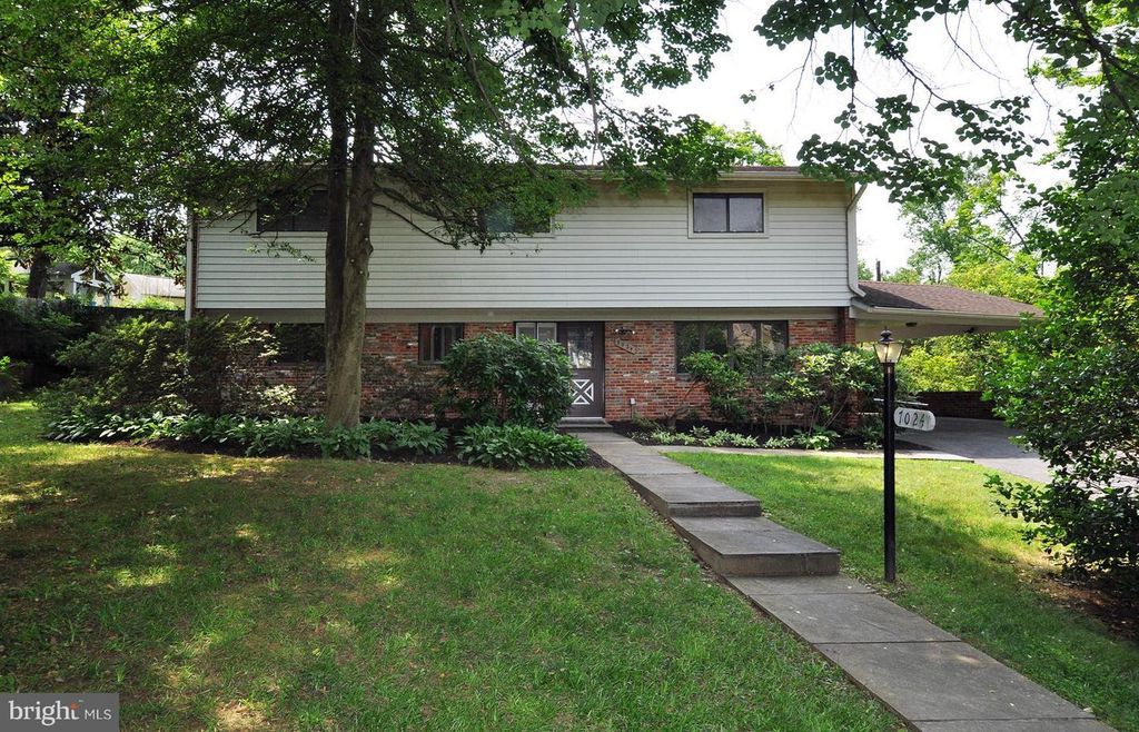 7024 RICHARD DR, Bethesda, MD 20817