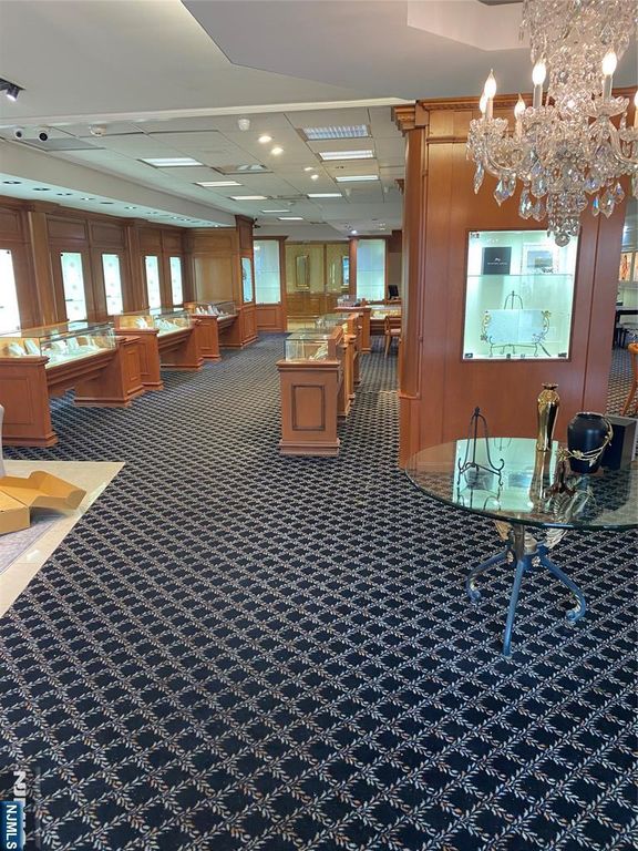 733 Anderson Avenue, Cliffside Park, NJ 07010