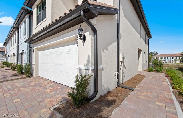 1562 Lake Jessup CIR, Cape Coral, FL 33909