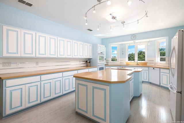 8723 Prince Hts, San Antonio, TX 78254