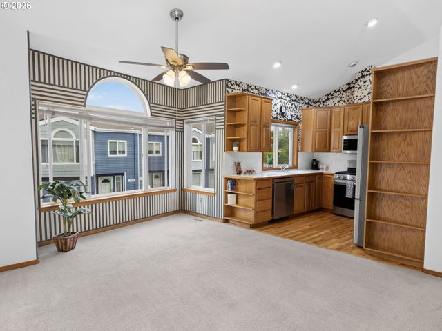 16687 Ne HALSEY St, Portland, OR 97230