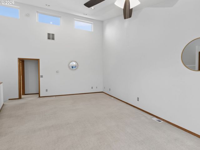 16687 Ne HALSEY St, Portland, OR 97230