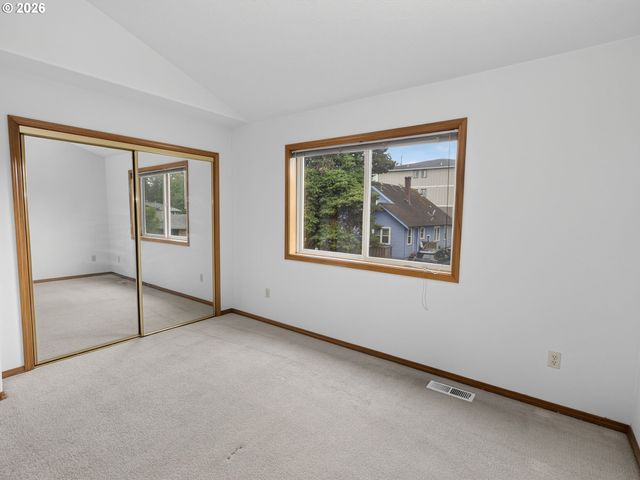 16687 Ne HALSEY St, Portland, OR 97230