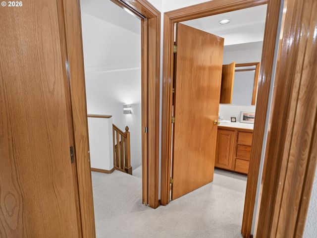16687 Ne HALSEY St, Portland, OR 97230