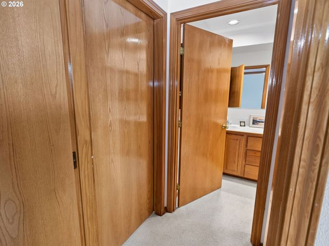 16687 Ne HALSEY St, Portland, OR 97230