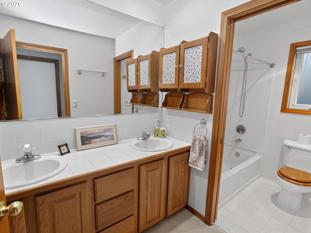 16687 Ne HALSEY St, Portland, OR 97230