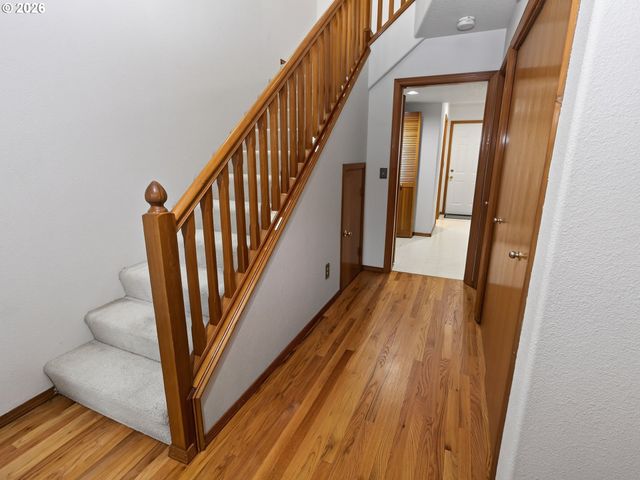 16687 Ne HALSEY St, Portland, OR 97230