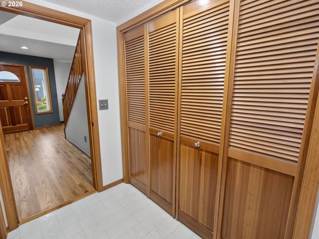 16687 Ne HALSEY St, Portland, OR 97230