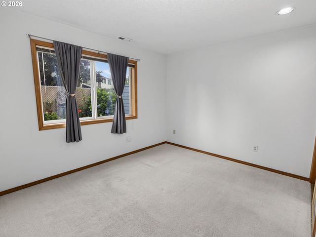16687 Ne HALSEY St, Portland, OR 97230