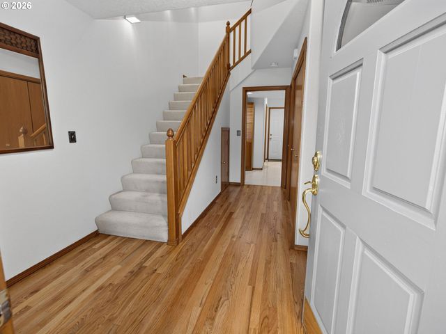 16687 Ne HALSEY St, Portland, OR 97230