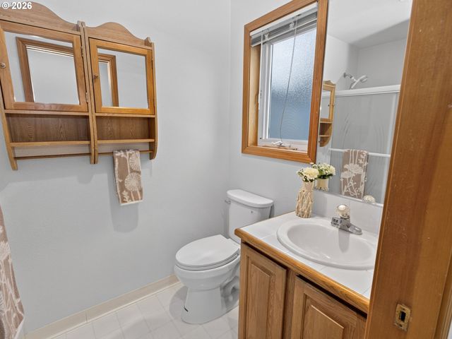 16687 Ne HALSEY St, Portland, OR 97230