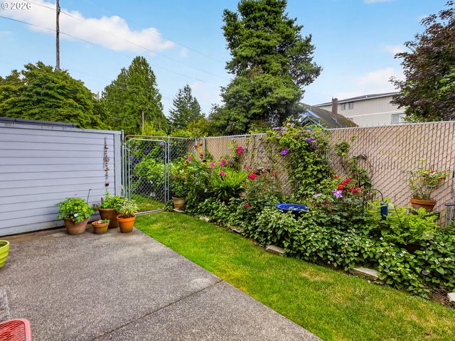 16687 Ne HALSEY St, Portland, OR 97230