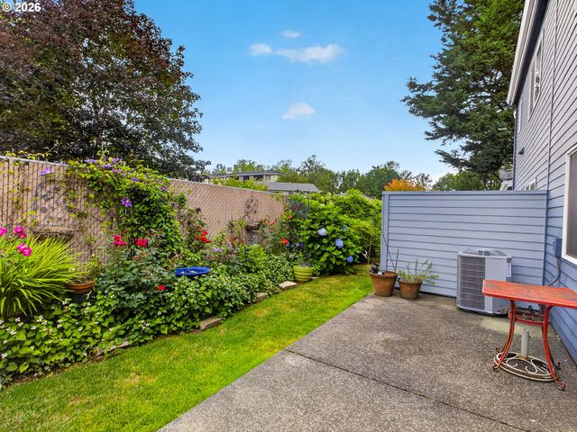 16687 Ne HALSEY St, Portland, OR 97230