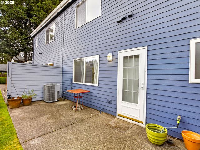 16687 Ne HALSEY St, Portland, OR 97230