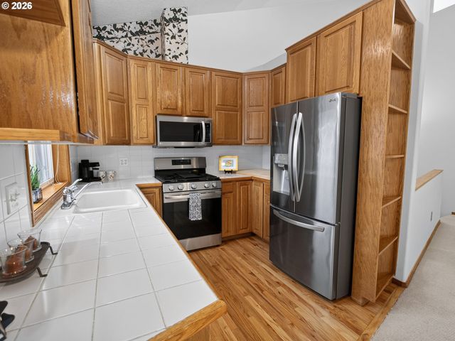 16687 Ne HALSEY St, Portland, OR 97230