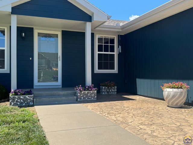 4105 SW Cambridge AVE, Topeka, KS 66610