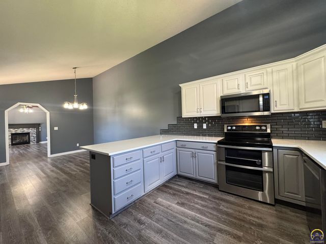 4105 SW Cambridge AVE, Topeka, KS 66610