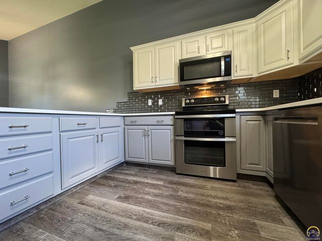 4105 SW Cambridge AVE, Topeka, KS 66610