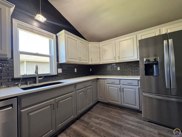 4105 SW Cambridge AVE, Topeka, KS 66610