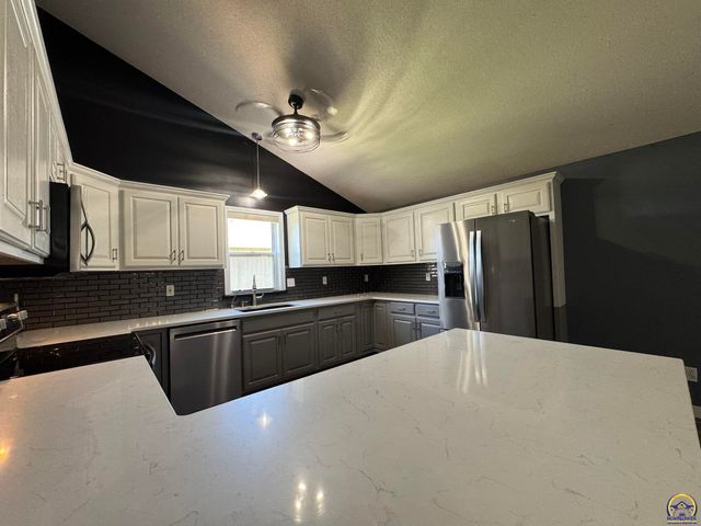 4105 SW Cambridge AVE, Topeka, KS 66610