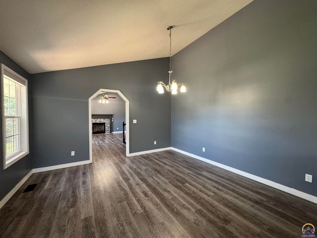 4105 SW Cambridge AVE, Topeka, KS 66610