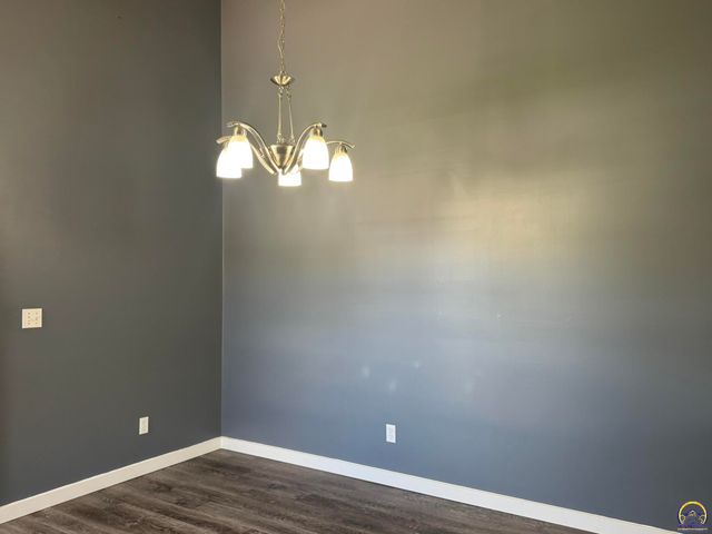 4105 SW Cambridge AVE, Topeka, KS 66610