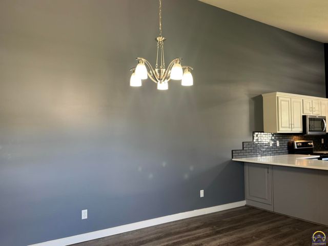 4105 SW Cambridge AVE, Topeka, KS 66610