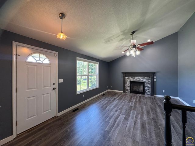 4105 SW Cambridge AVE, Topeka, KS 66610
