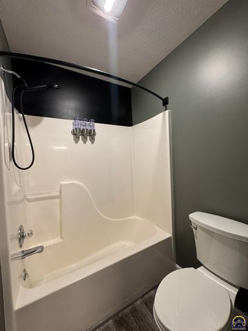 4105 SW Cambridge AVE, Topeka, KS 66610