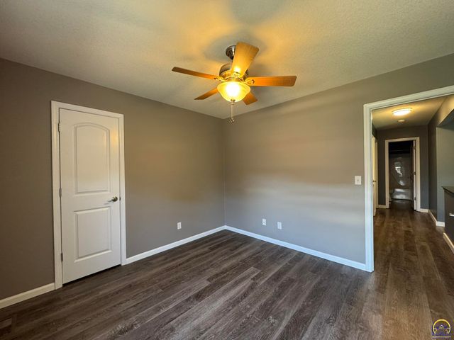 4105 SW Cambridge AVE, Topeka, KS 66610