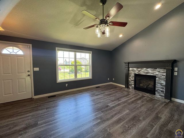 4105 SW Cambridge AVE, Topeka, KS 66610