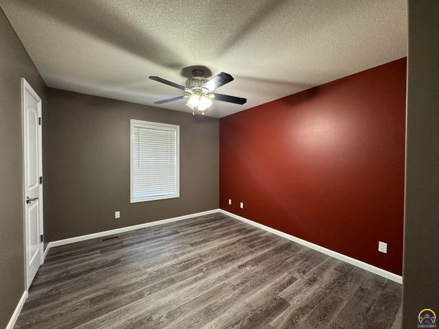 4105 SW Cambridge AVE, Topeka, KS 66610
