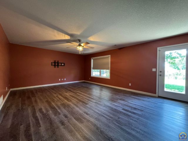 4105 SW Cambridge AVE, Topeka, KS 66610