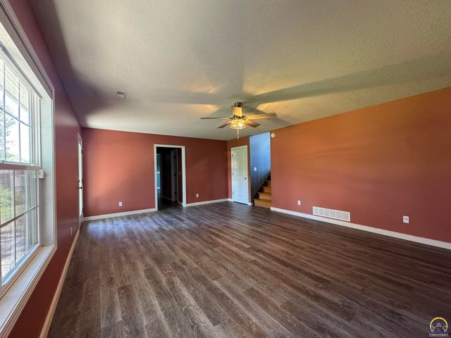 4105 SW Cambridge AVE, Topeka, KS 66610