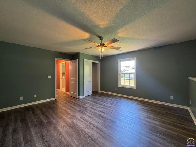 4105 SW Cambridge AVE, Topeka, KS 66610