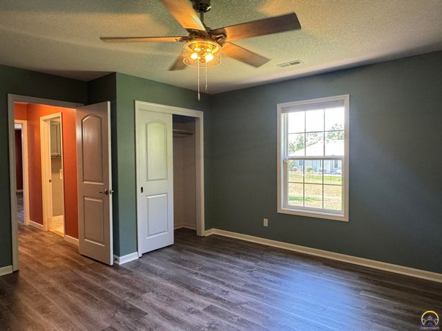4105 SW Cambridge AVE, Topeka, KS 66610