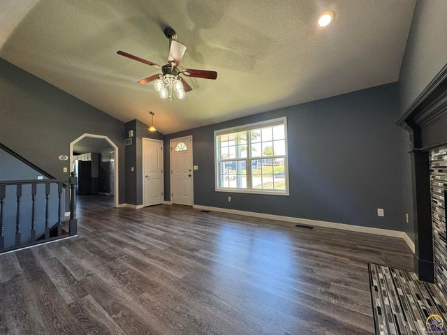 4105 SW Cambridge AVE, Topeka, KS 66610