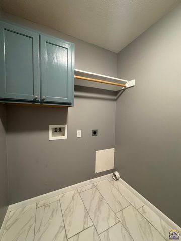 4105 SW Cambridge AVE, Topeka, KS 66610