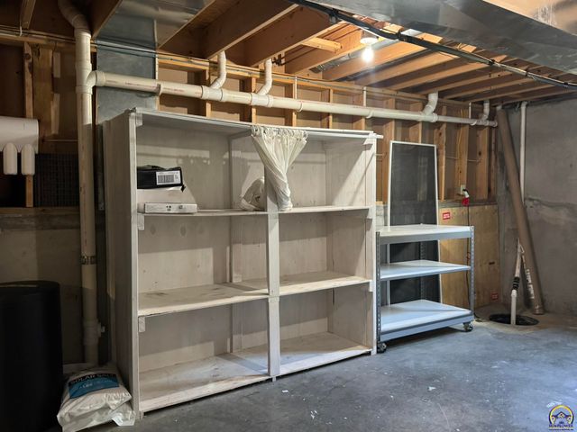 4105 SW Cambridge AVE, Topeka, KS 66610