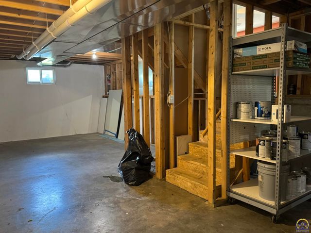 4105 SW Cambridge AVE, Topeka, KS 66610