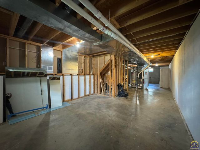 4105 SW Cambridge AVE, Topeka, KS 66610