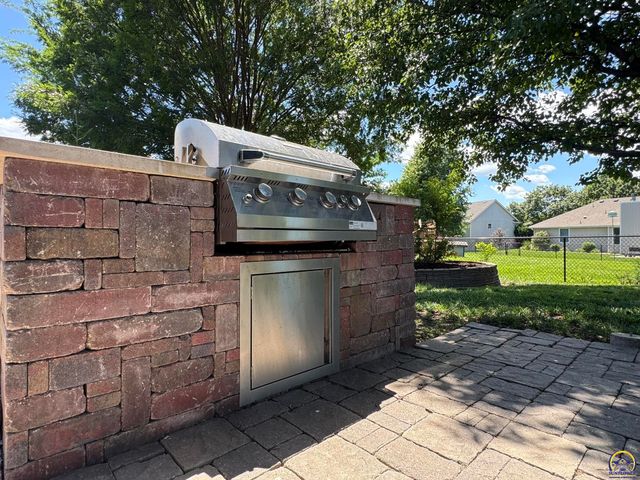 4105 SW Cambridge AVE, Topeka, KS 66610