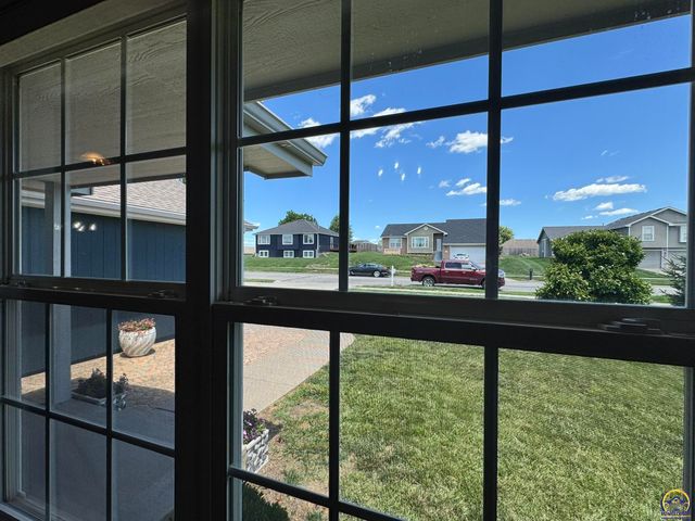 4105 SW Cambridge AVE, Topeka, KS 66610