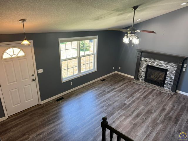 4105 SW Cambridge AVE, Topeka, KS 66610