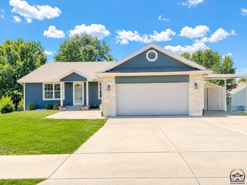 4105 SW Cambridge AVE, Topeka, KS 66610