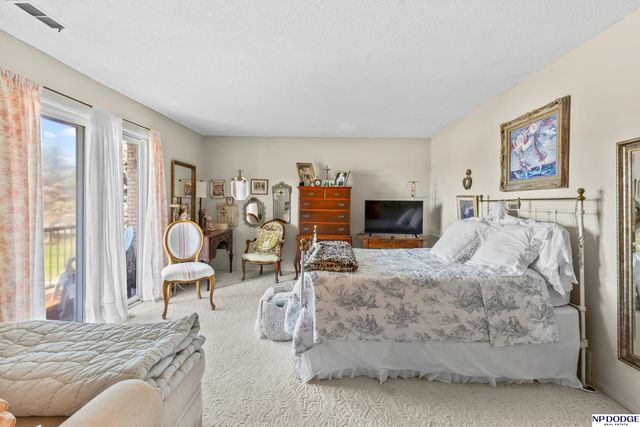 12727 W Dodge Road, Omaha, NE 68154
